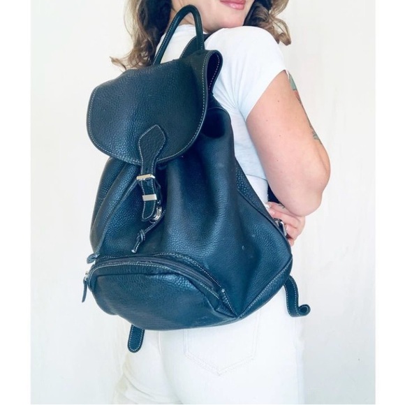 ROOTS leather backpack - Picture 2 of 3